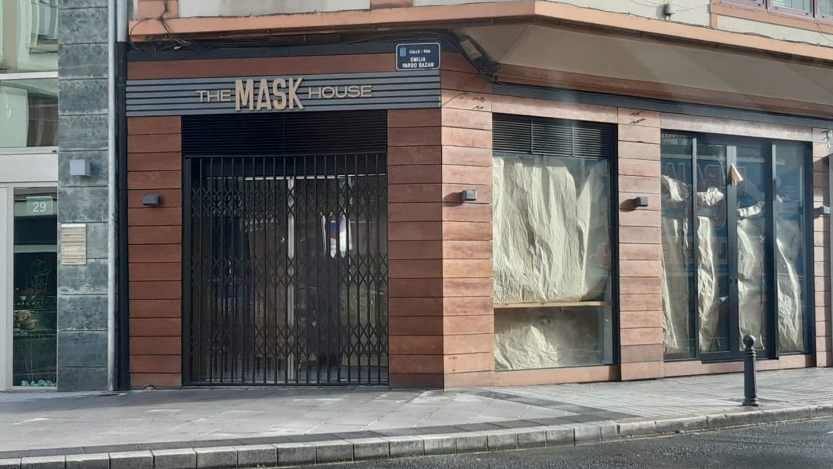 Nueva tienda de mascarillas en Emilia Pardo Bazán.