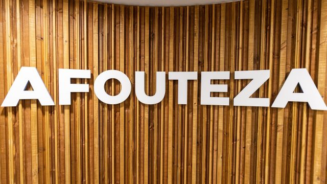 El nombre de la instalación, pese a ser elegido por votación popular, ha sido objeto de críticas