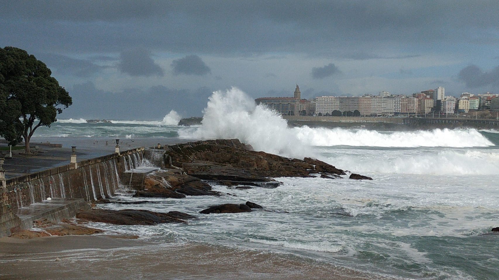 Imagen de archivo de las olas en A Coruña.