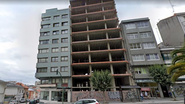 Edificio "esqueleto" en Ronda de Nelle