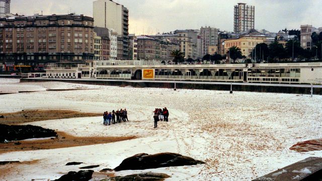 La playa de Riazor nevada en 1987.