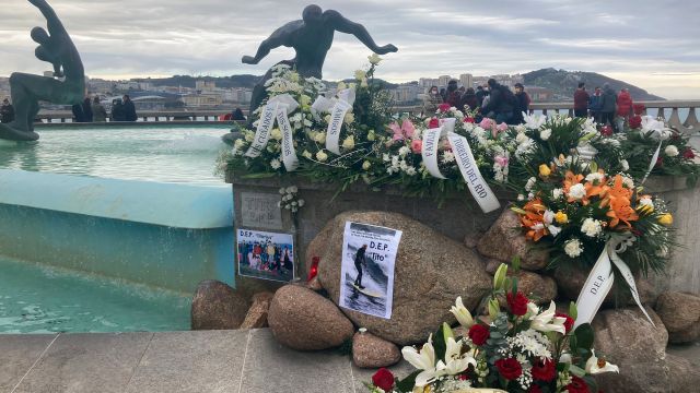 Homenaje a Tito, surfista fallecido, hace unos meses.