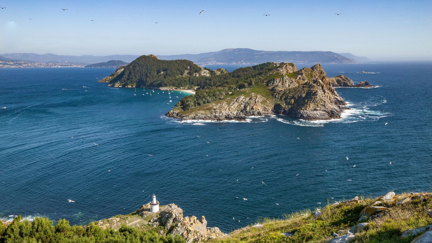 Panorámica de las islas Cíes, en la entrada de la ría de Vigo.
