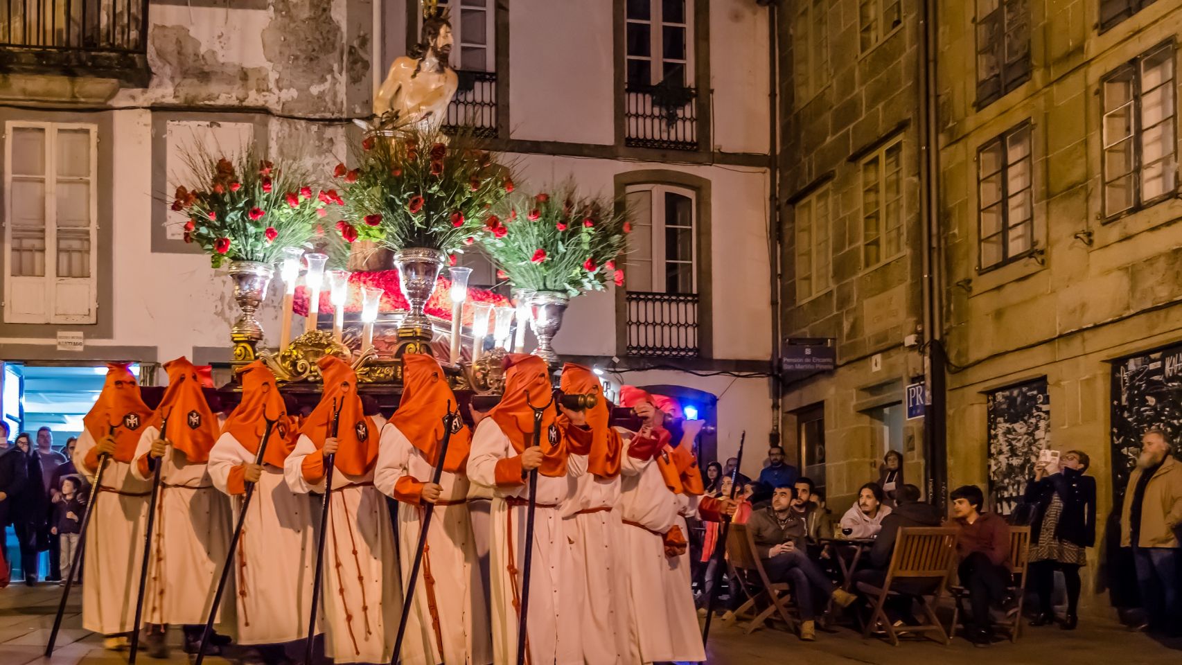 Una procesión en Santiago de Compostela en una foto de archivo.