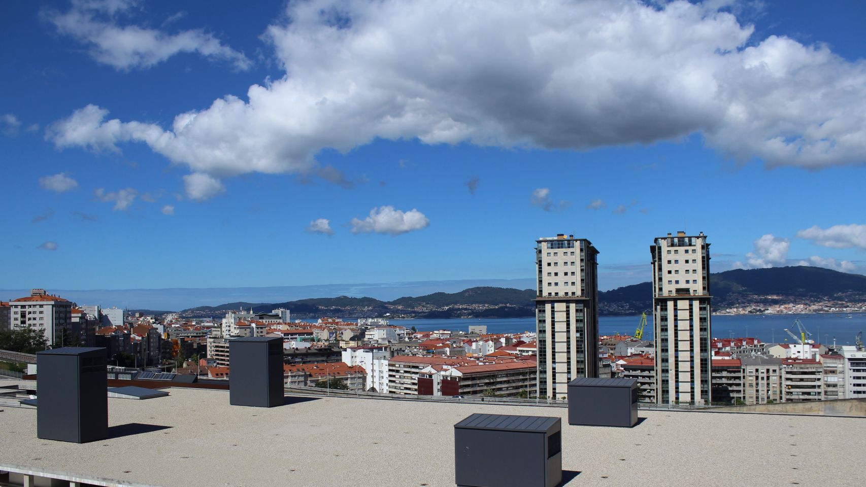Vistas a Vigo y a las torres Ifer.