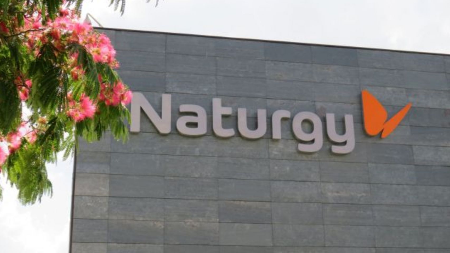 Una sede de Naturgy en una imagen de archivo.