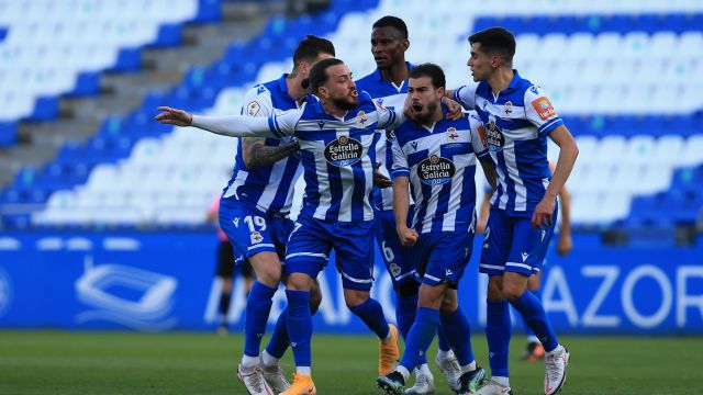 Lara celebra el gol del triunfo en el Deportivo - Guijuelo.