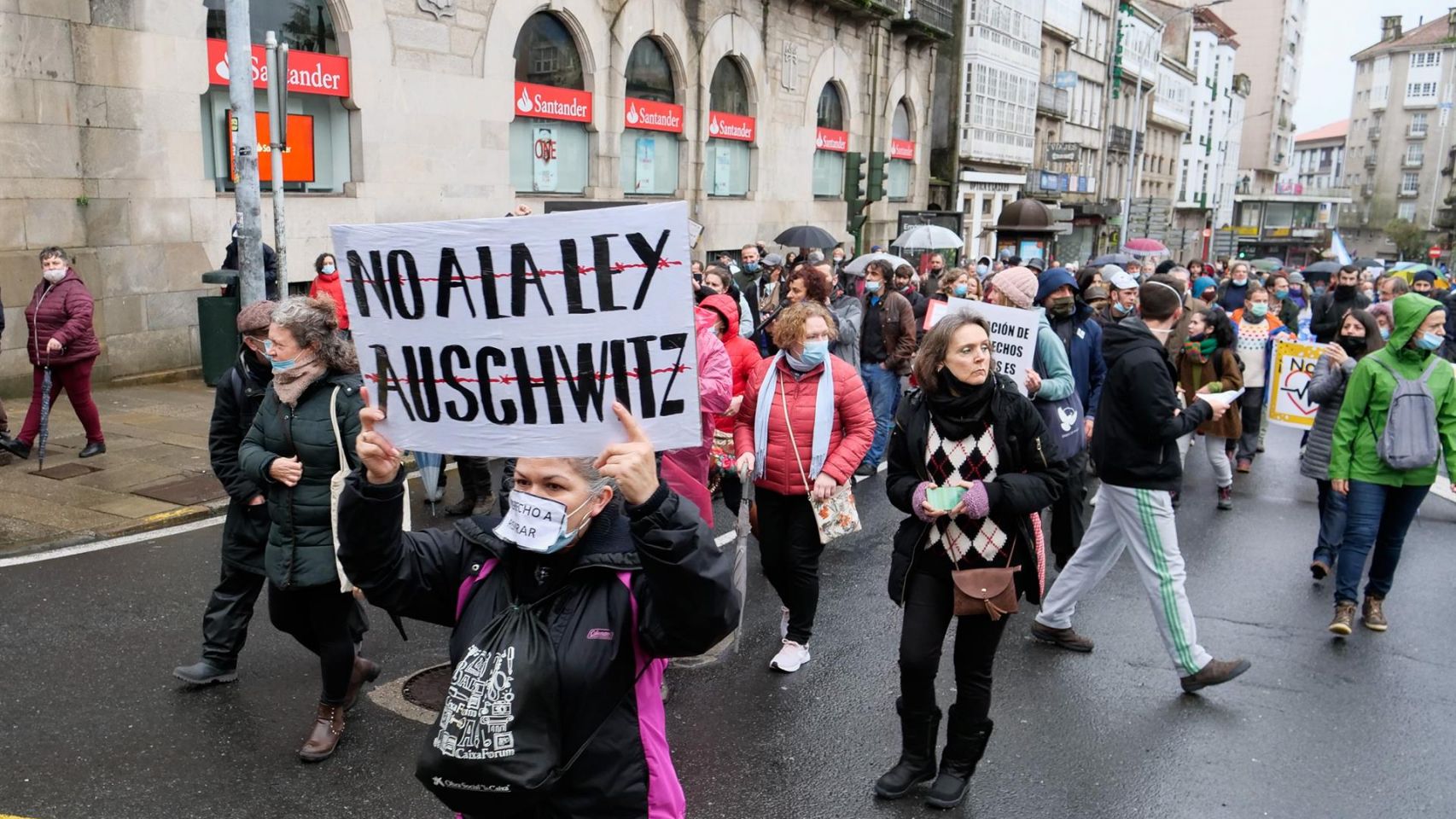 Manifestación contra la conocida como ‘Ley Auschwitz’, en Santiago de Compostela.