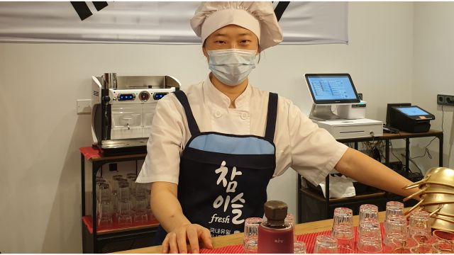 La responsable del restaurante coreano de A Coruña.