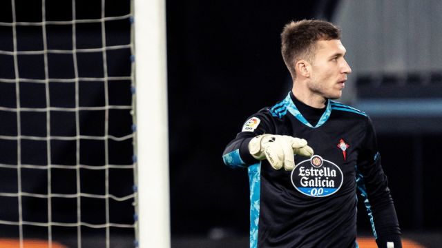 La acción entre Maxi Gómez y Rubén Blanco marcó el choque ante el Valencia