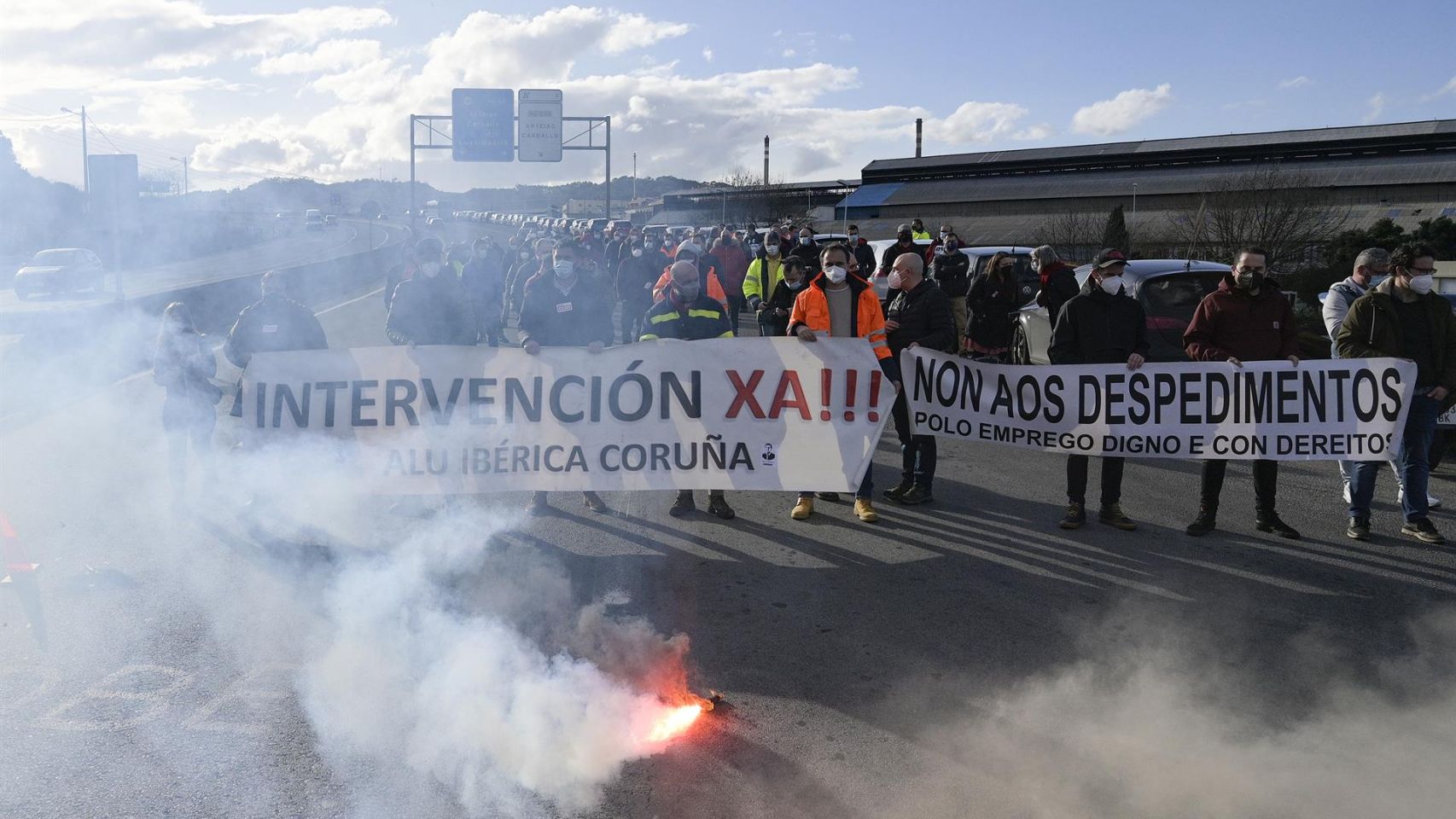 Concentración de trabajadores de Alu Ibérica en A Coruña.