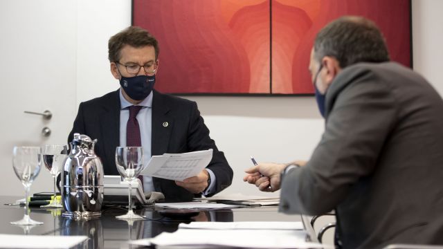 Feijóo en el comité clínico.
