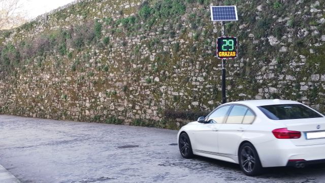 El radar agradece a un conductor que respete la velocidad.