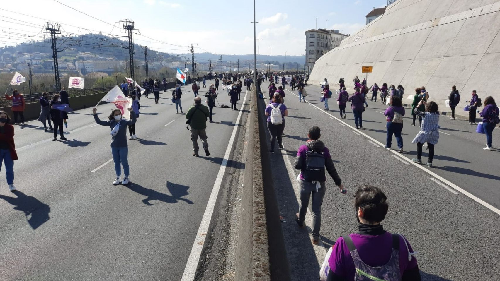 Imagen de una marcha del 8M en la Avenida de Lugo.