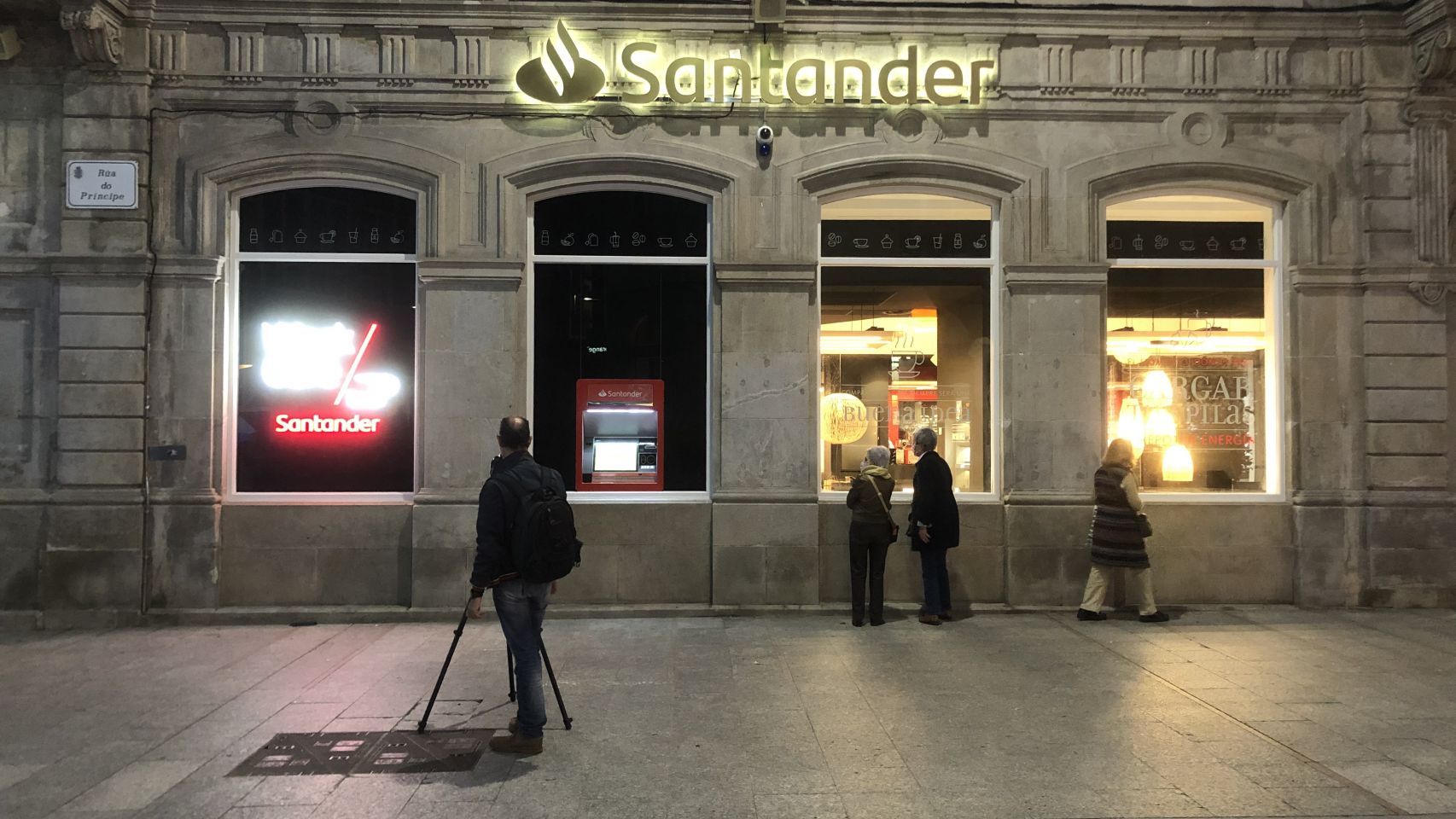 Fachada del Work Café del Banco Santander en Vigo.
