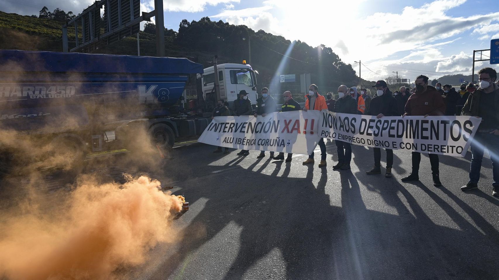 Concentración de trabajadores de Alu Ibérica en A Coruña.