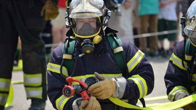 Un bombero en una foto de archivo.