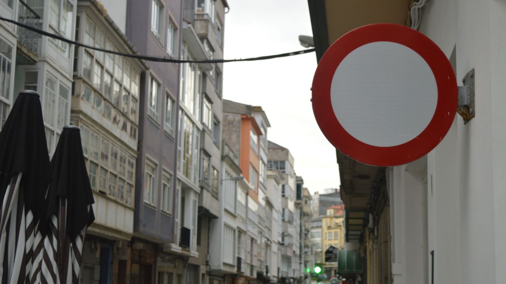 Señal de calle peatonal en Ferrol