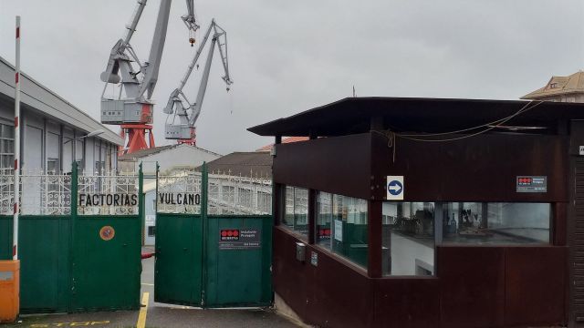 Acceso principal del astillero vigués Factorías Vulcano (rebautizado como Astilleros San Enrique tras la compra por Marina Meridional), en el barrio de Teis