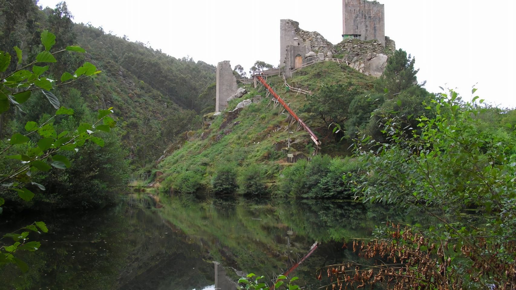 Vista del Castillo de Narahío (Foto: Asoc. Española de Amigos de los Castillos)