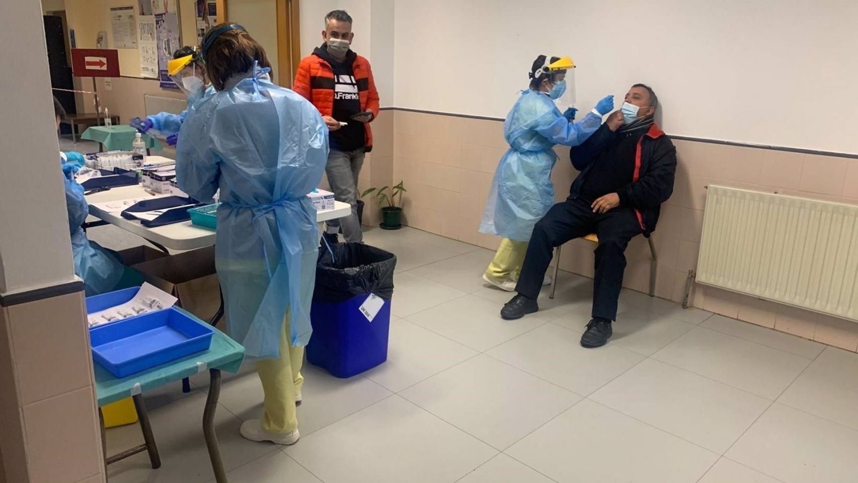 Un cribado para detectar casos de Covid-19 en el Área Sanitaria de Santiago y Barbanza.