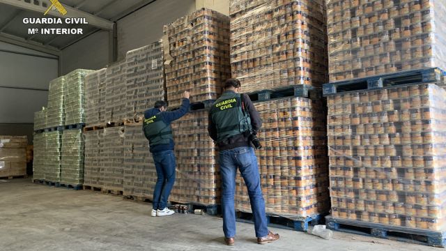 Parte de la mercancía incautada a la Fundación Amigos de Galicia.