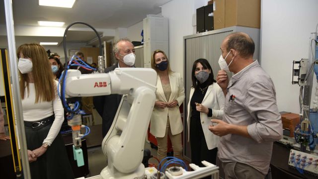 Visita de la Xunta y el Ceaga al CIFP de Coia, en Vigo