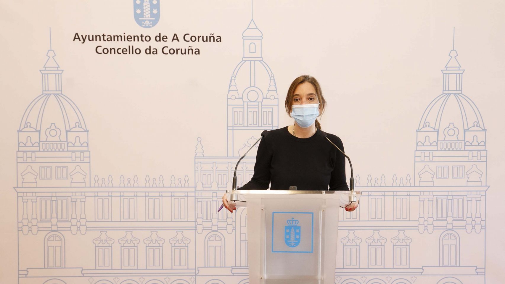La alcaldesa de A Coruña, Inés Rey, en una rueda de prensa.