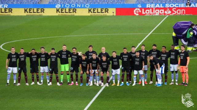 Celta y Real Sociedad lucieron camisetas contra la Superliga antes del partido