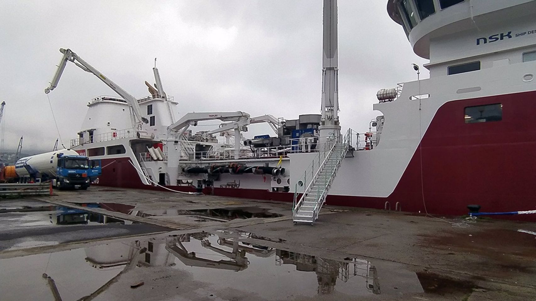 El Puerto de Ferrol acoge por primera vez una operación de suministro de gas natural licuado a un carguero de pescado vivo.