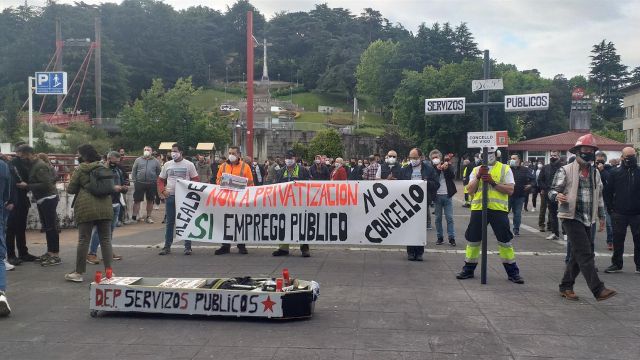 Protesta de funcionarios del Ayuntamiento de Vigo en Plaza del Rey.