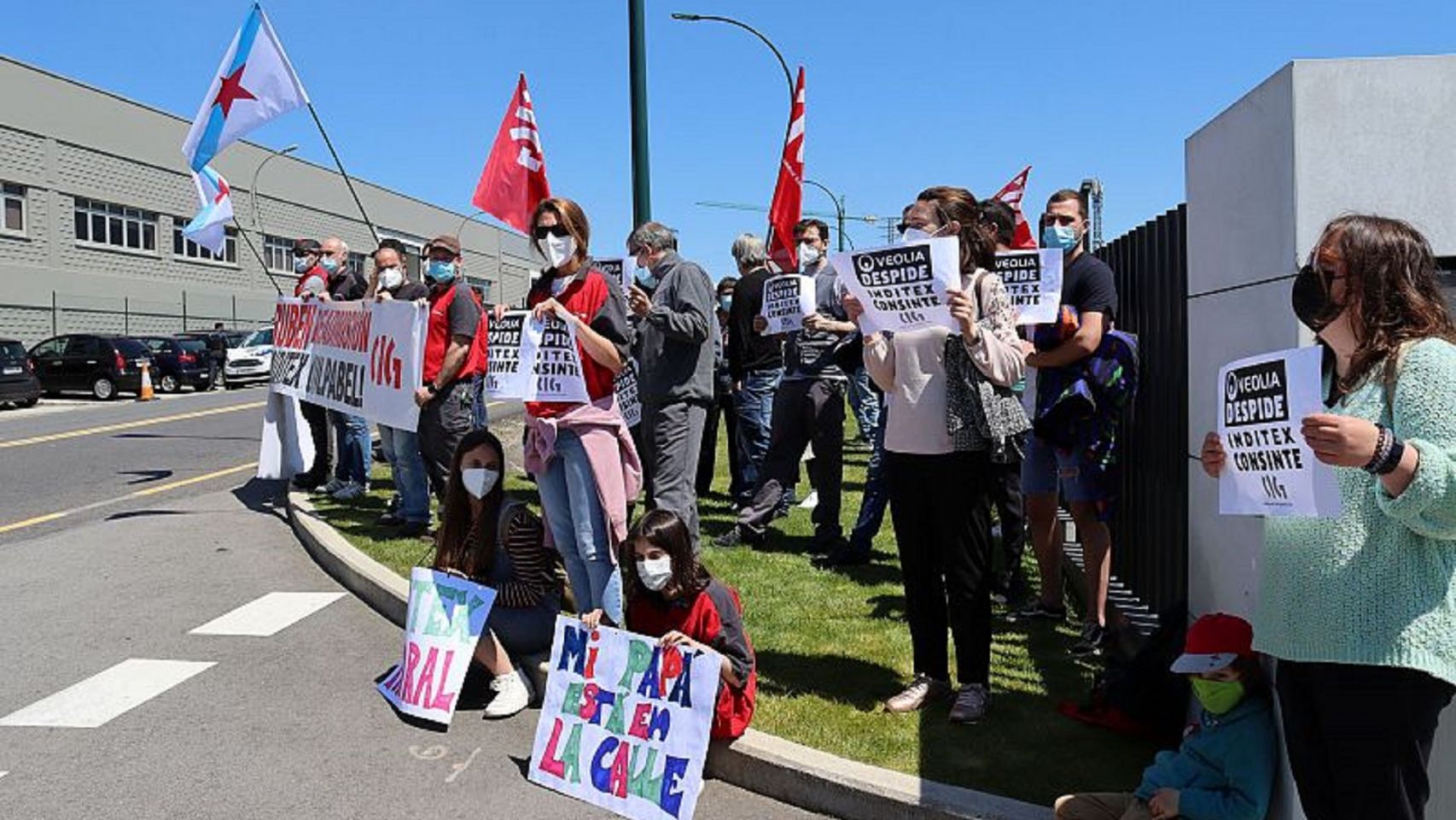 Una protesta de los trabajadores de Veolia frente a la sede de Inditex.