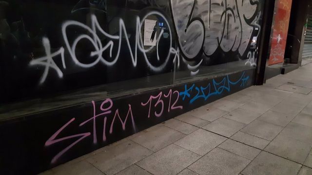 Grafitis en la zona del Ensanche de Santiago de Compostela.
