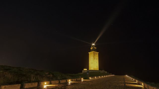 La nueva iluminación de la rampa de la Torre de Hércules, en A Coruña.