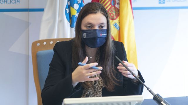 La directora xeral de Xuventude, Participación e Voluntariado, Cristina Pichel, presenta el programa Primavera Xove.
