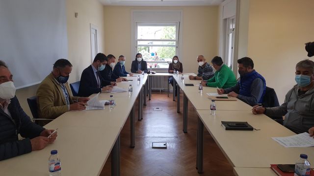 La patronal y los sindicatos CC.OO y UGT firman el convenio del metal de Pontevedra