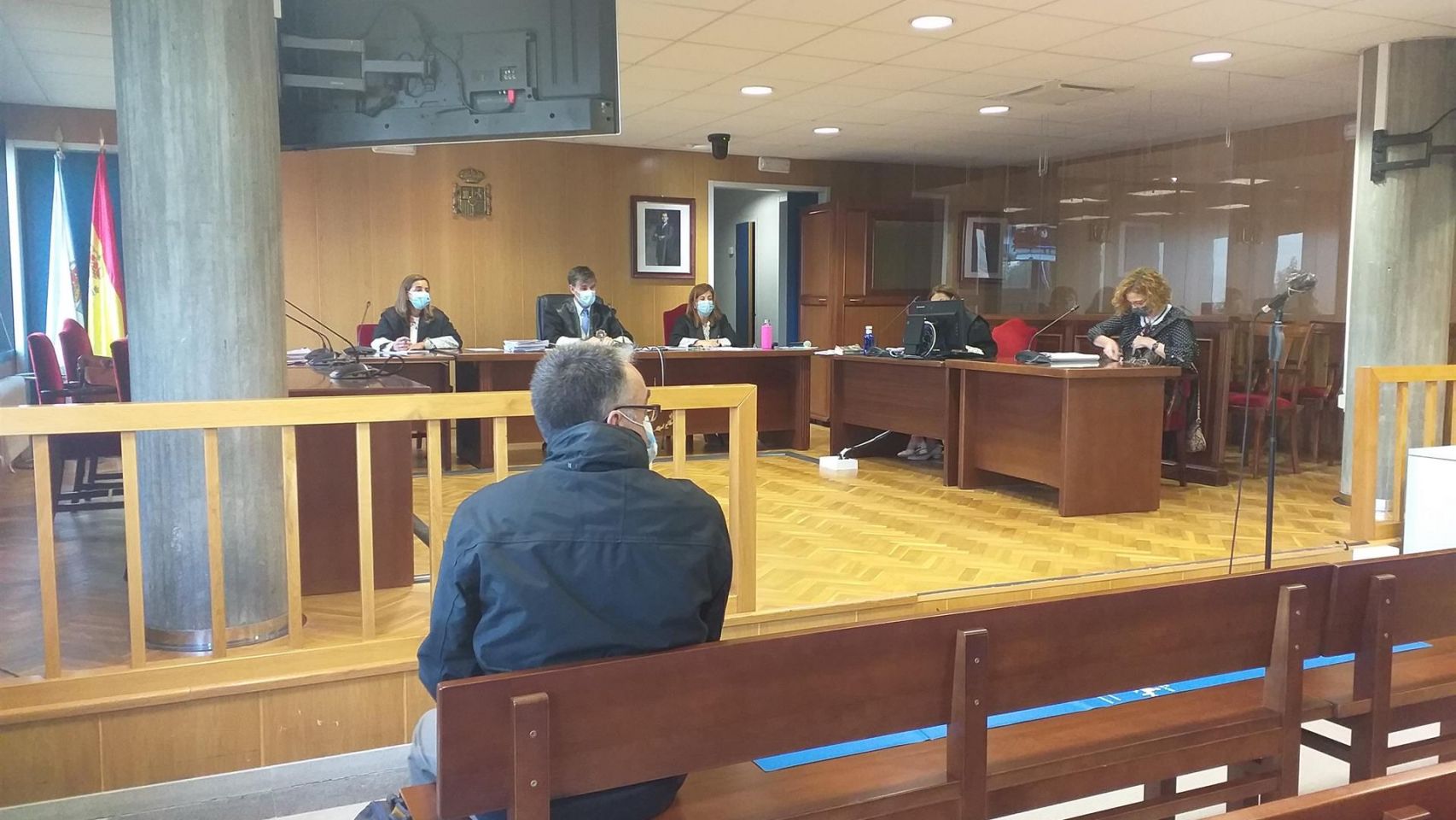Un entrenador de taekwondo acrobático, acusado de abusos sexuales a una menor, en la última sesión del juicio celebrado contra él, en la sección quinta de la Audiencia Provincial de Pontevedra (sede en Vigo)