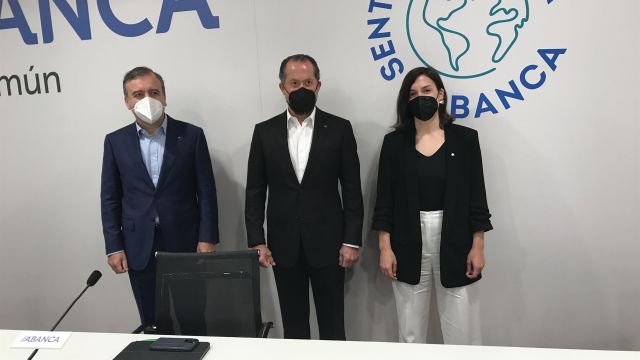 El consejero delegado de Abanca, Francisco Botas, y el presidente, Juan Carlos Escotet, antes de la presentación