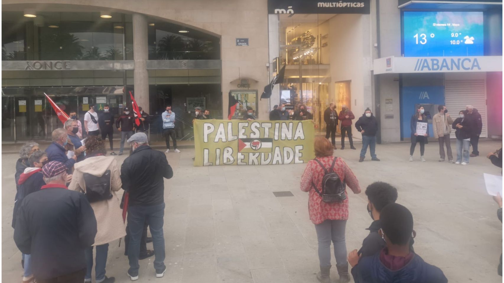 Concentración en apoyo a Palestina en el Obelisco de A Coruña.