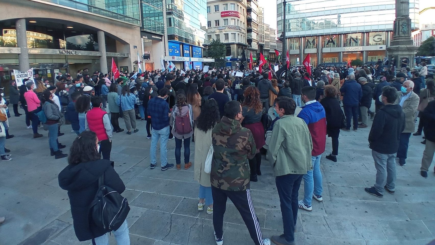 Concentración en apoyo a Palestina el Obelisco de A Coruña.