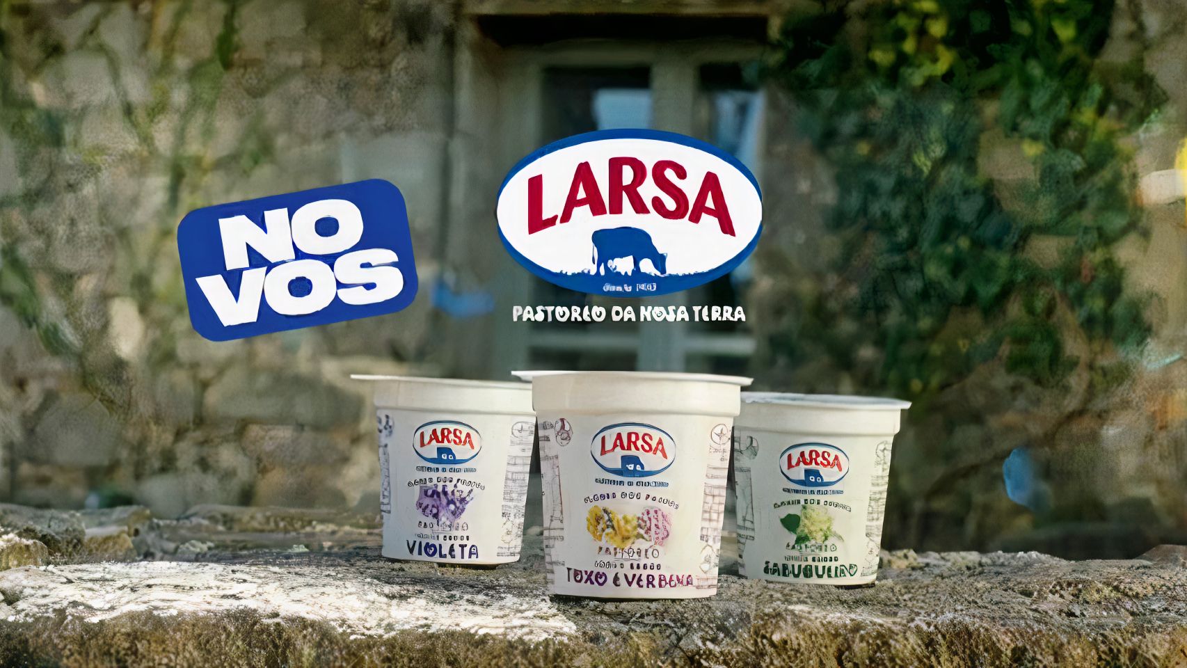 Los tres nuevos yogures de Larsa con flores de Galicia.