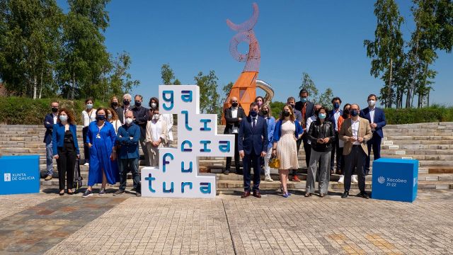 El conselleiro de Cultura, Román Rodríguez, presenta 'Galicia futura', la tercera exposición conmemorativa del Xacobeo 21-22.