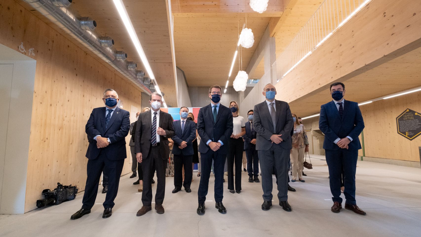 O presidente da Xunta y el alcalde de Vigo, entre otras autoridades, participaron en el acto de inauguración.