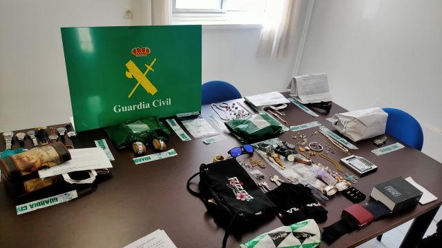 Efectos intervenidos a los detenidos por la Guardia Civil.