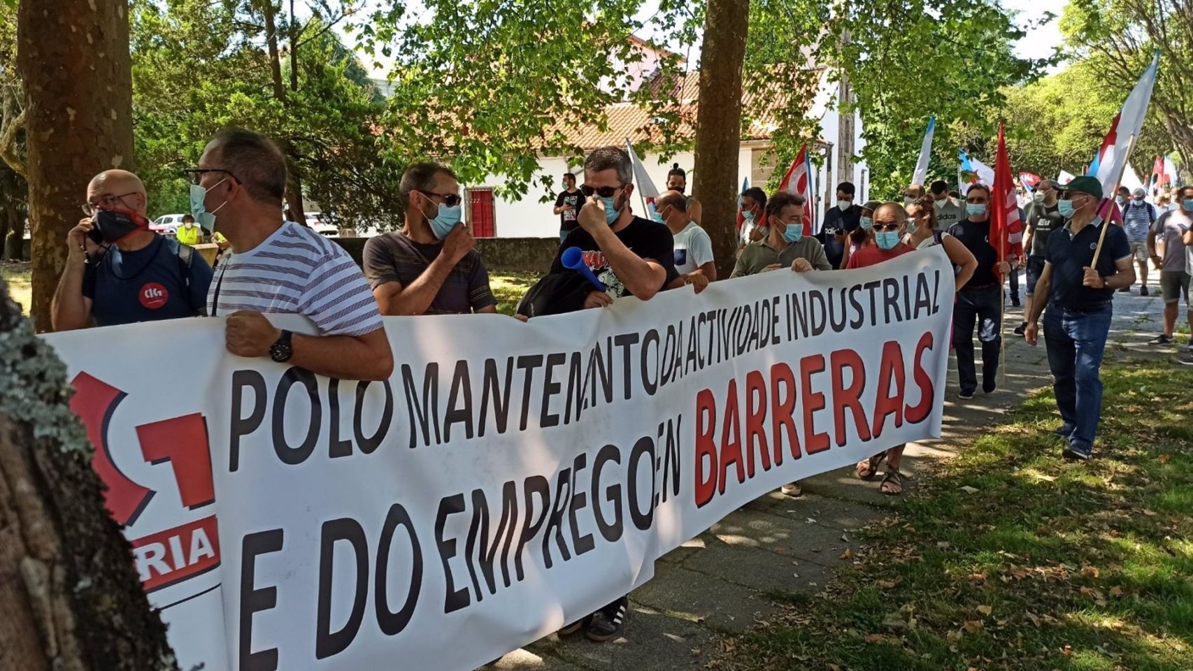Una marcha de la CIG rodea la Xunta para reclamar "empleo digno".