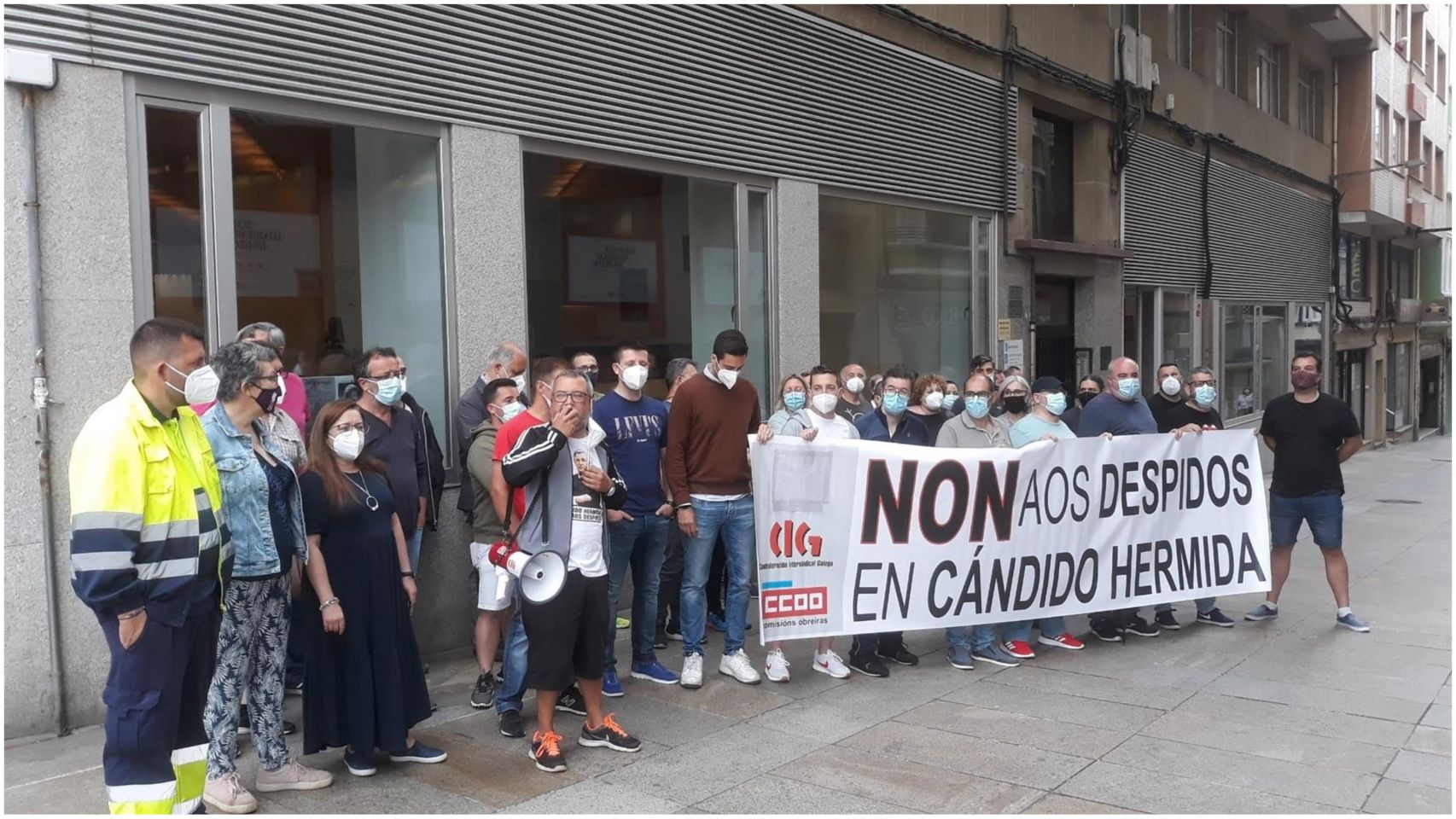 Concentración de los trabajadores de Cándido Hermida en Ferrol.