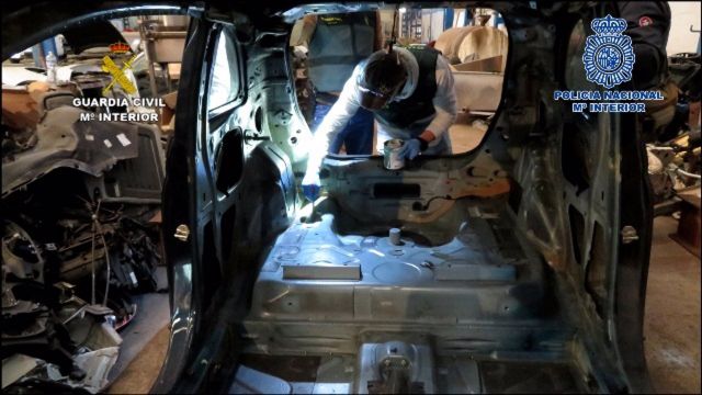Vehículos en la nave industrial intervenida en Palma en la 'operación Troleo'.