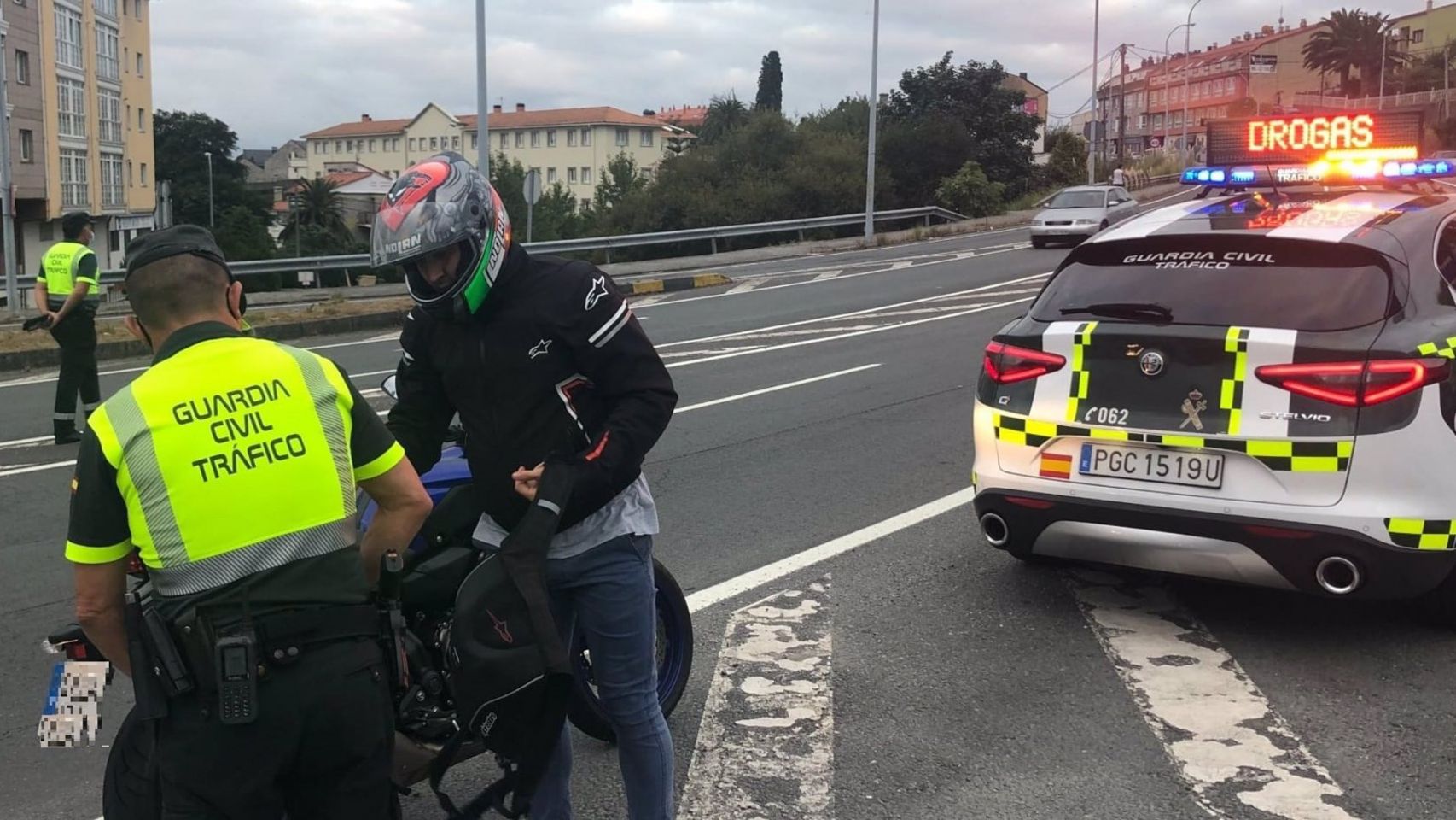 Uno de los controles de tráfico de la Guardia Civil realizado el pasado fin de semana en las carreteras gallegas.