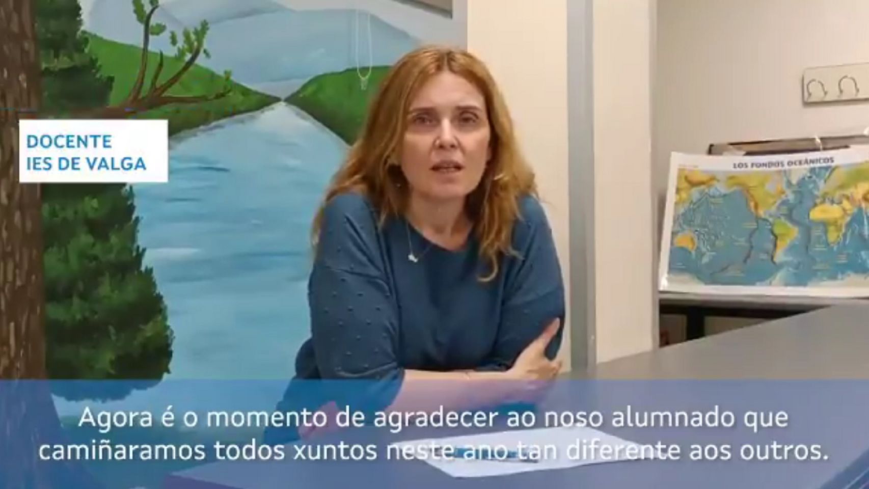 La docente del IES de Valga, Loli Ríos Balsa, participa en el vídeo.