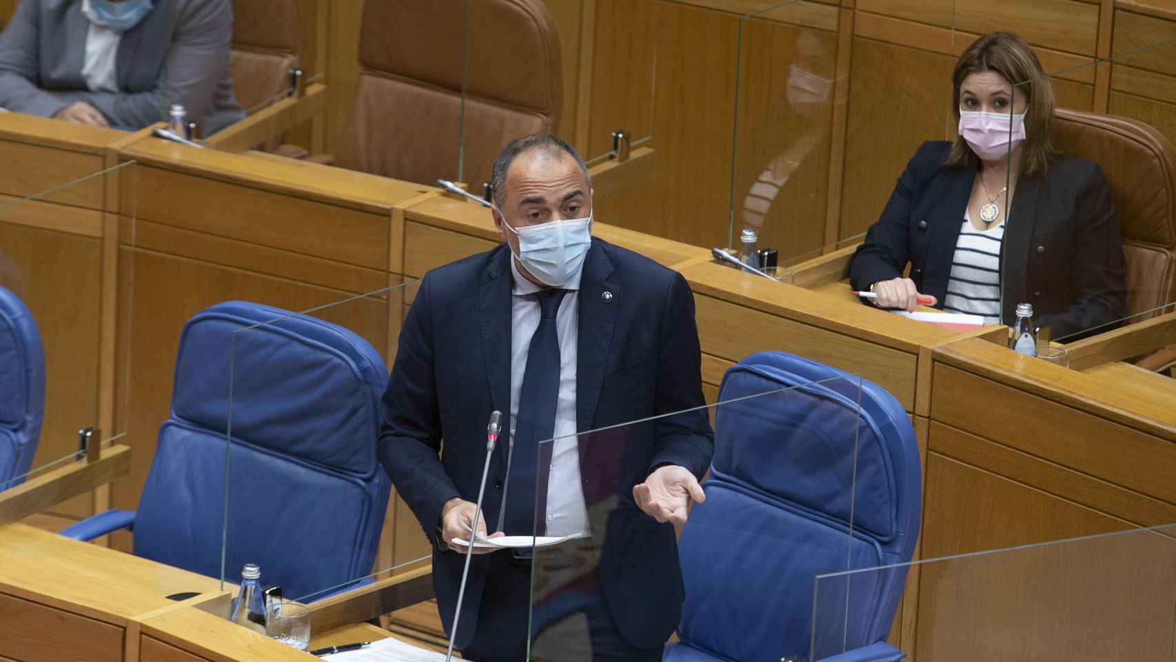 El conselleiro de Sanidade, Julio García Comesaña, durante una intervención en el Parlamento gallego.